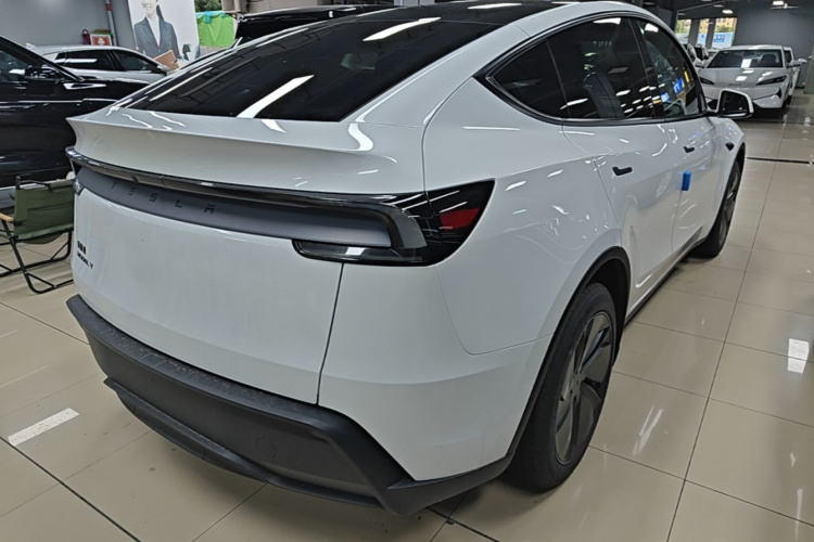 Tesla Model Y 2026 #7 Tesla Model Y 2026 car image #7