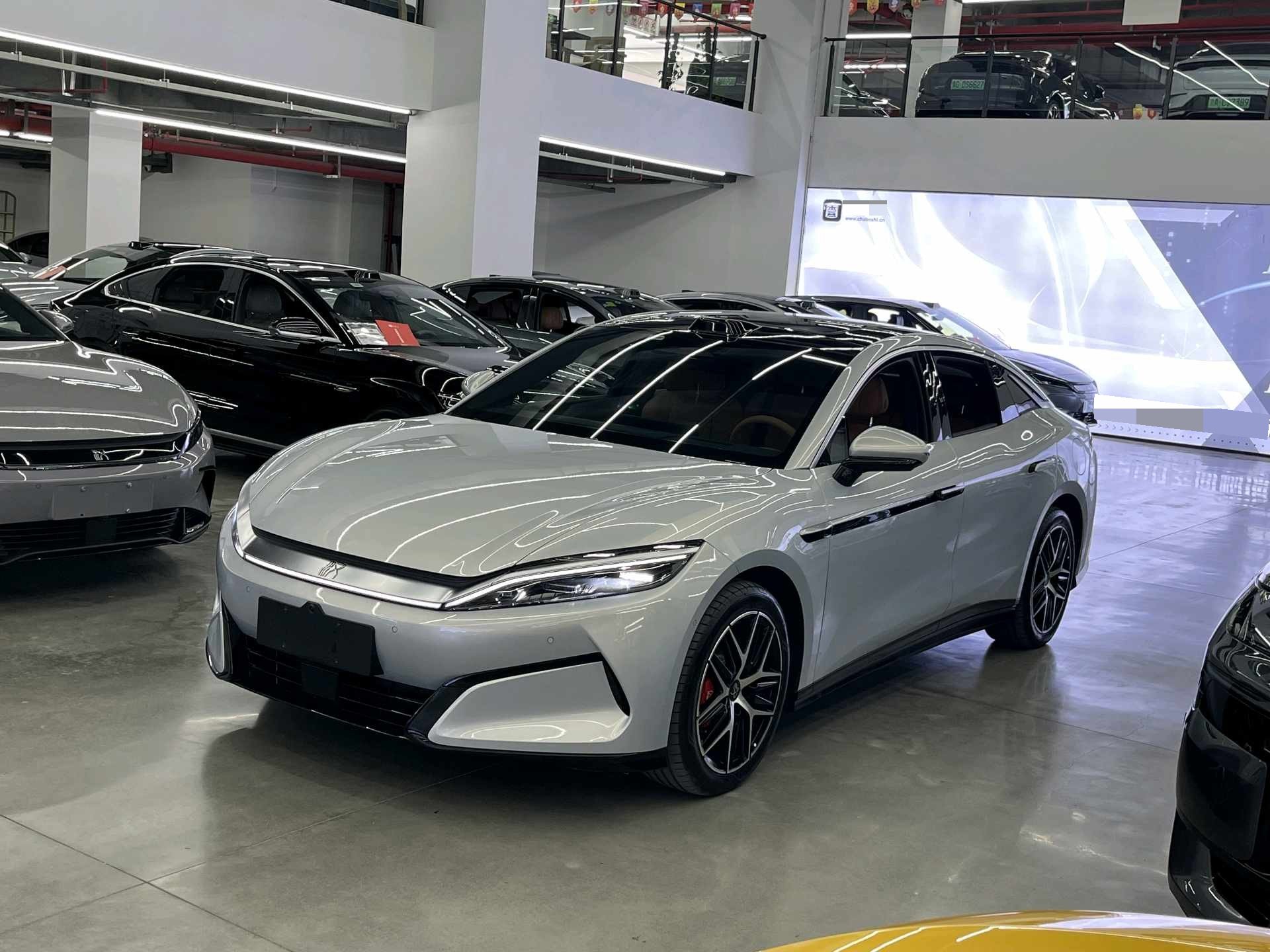 BYD HanL 2025 BYD HanL 2025 car image