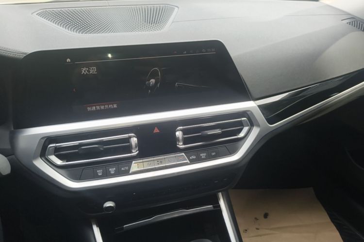 BMW 3 Series 2019 #17 BMW 3 Series 2019 car image #17