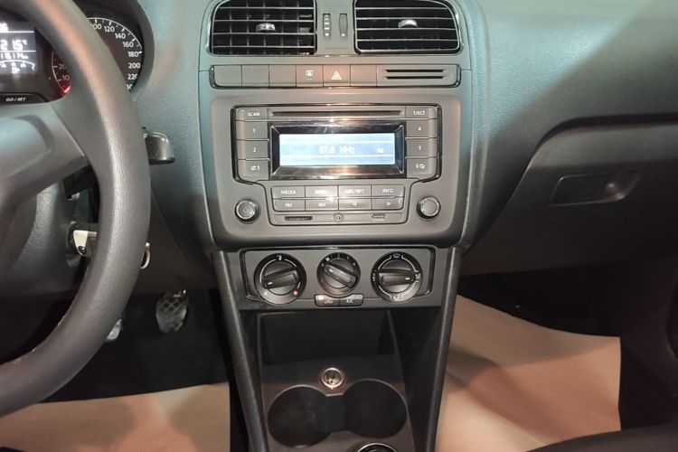Volkswagen Polo 2016 #13 Volkswagen Polo 2016 car image #13