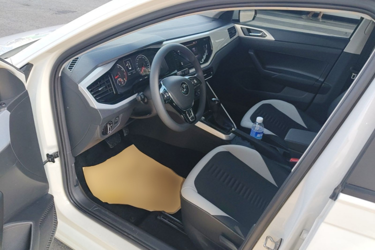 Volkswagen Polo 2021 car image #12