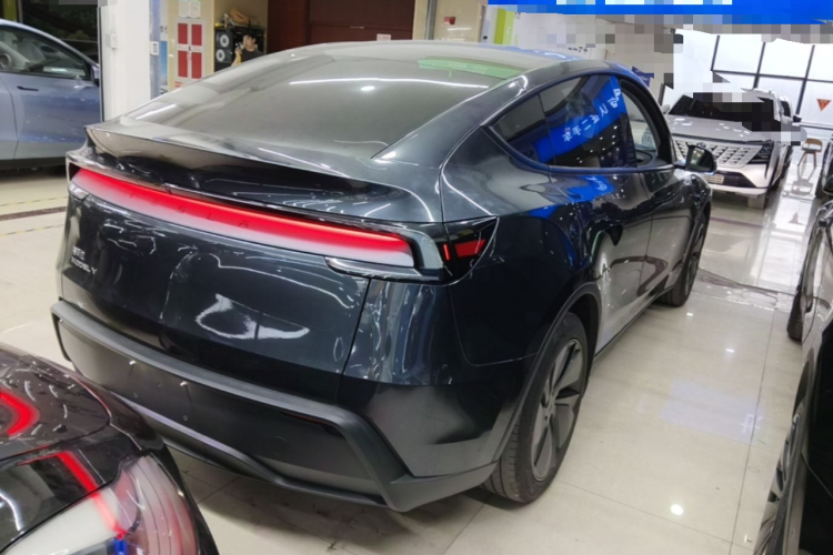 Tesla Model Y 2025 #7 Tesla Model Y 2025 car image #7