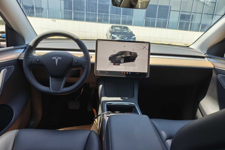 Tesla Model Y 2023 car image #10