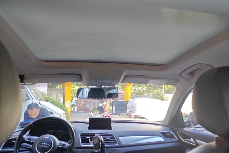 Audi Q3 2015 immagine di auto #20