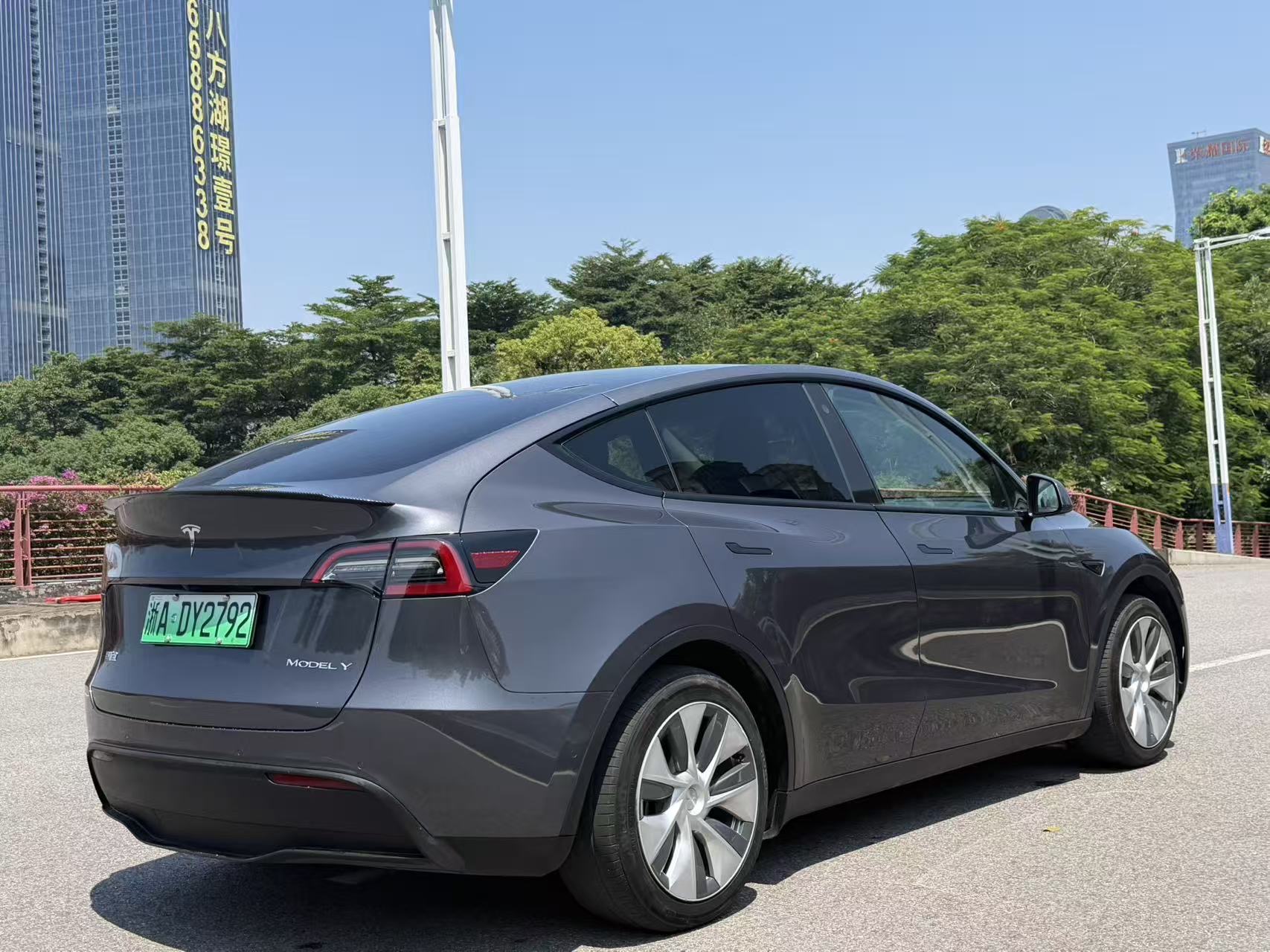 Tesla Model Y 2021 #5 Tesla Model Y 2021 car image #5