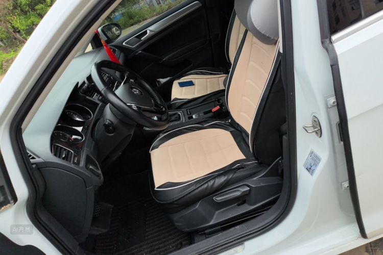 Volkswagen Golf 2019 car image #17