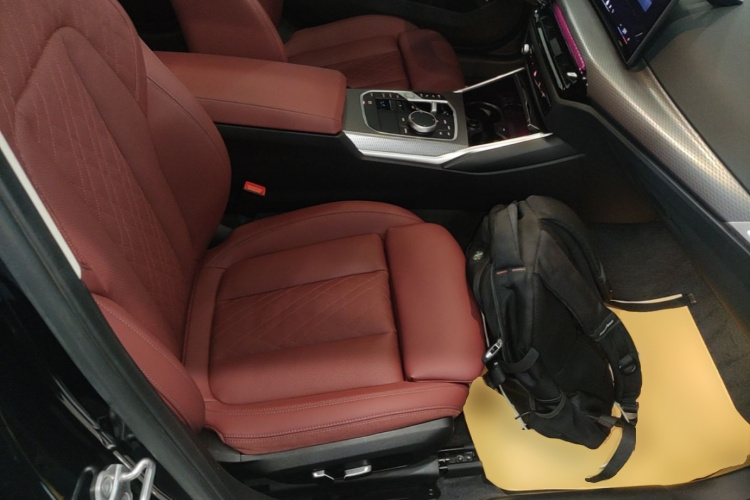 BMW 3 Series 2025 صورة سيارة #24