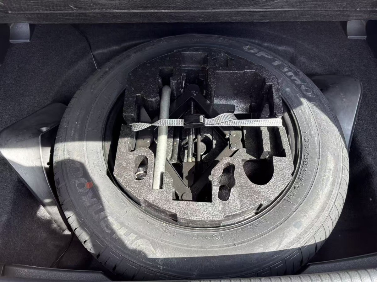 Volkswagen Golf 2015 car image #13
