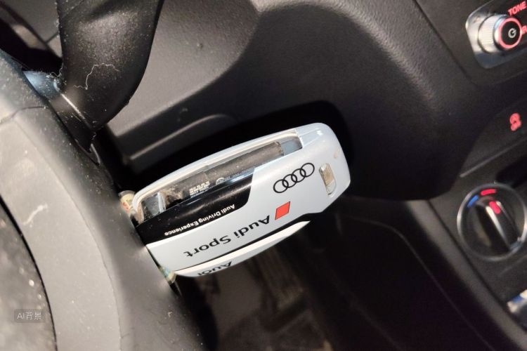 Audi Q3 2018 immagine di auto #10