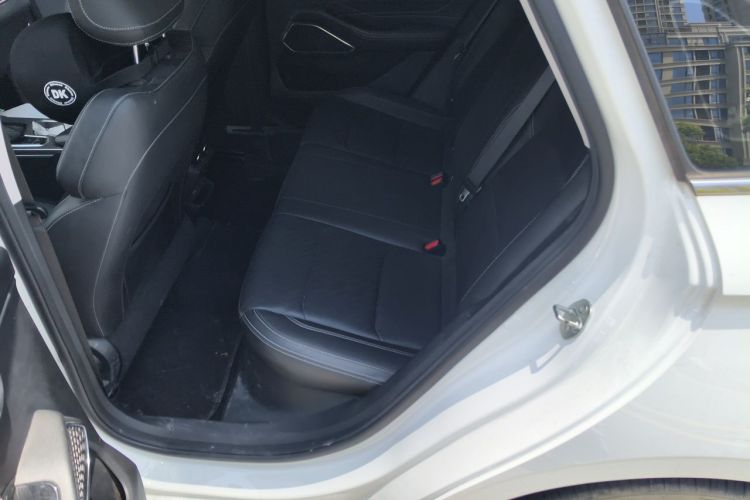 GEELY Emgrand 2021 car image #10