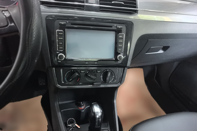 Volkswagen Santana 2017 car image #13