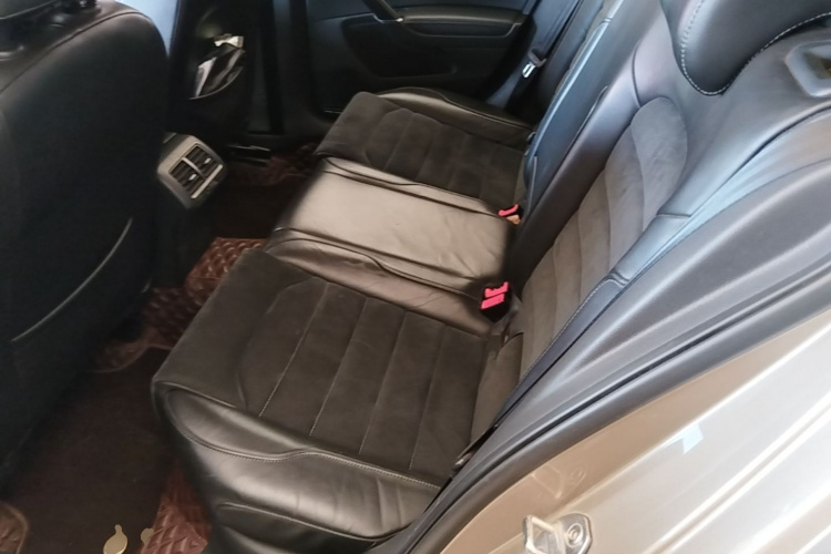 Volkswagen Golf 2018 car image #17