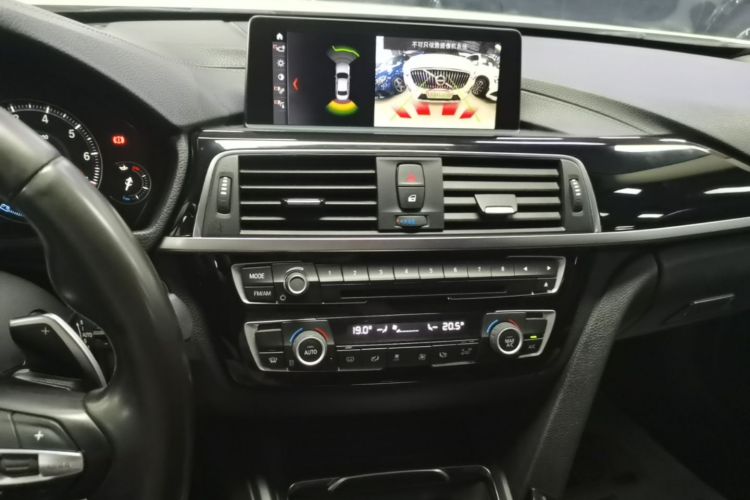 BMW 3 Series 2019 car image #13