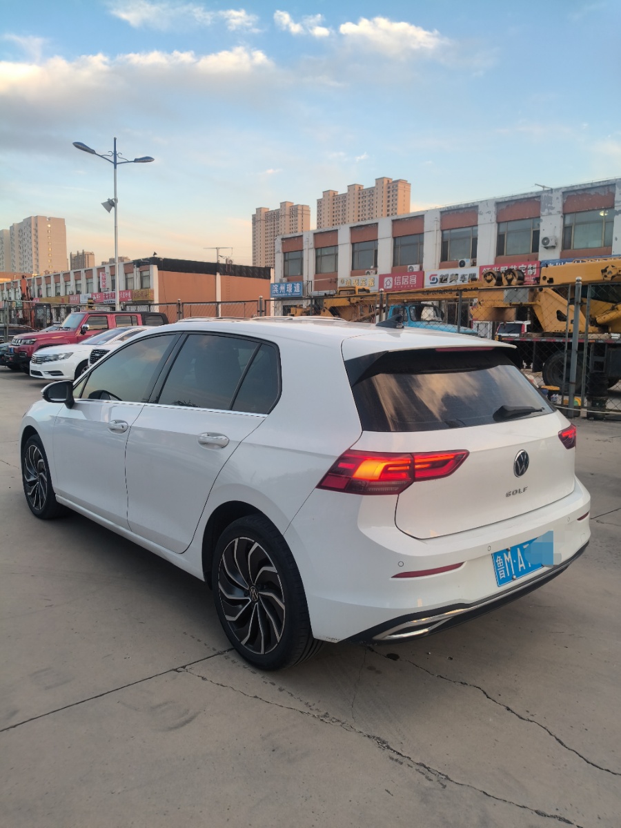 Volkswagen Golf 2022 car image #2