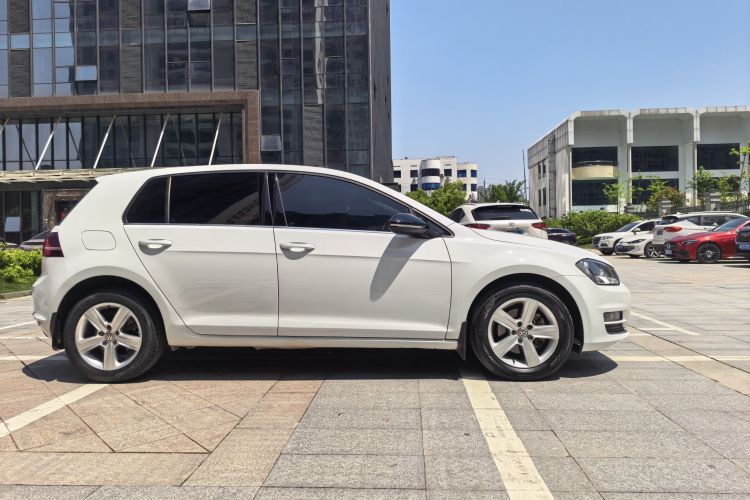 Volkswagen Golf 2017 car image #12