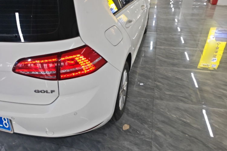 Volkswagen Golf 2014 car image #8
