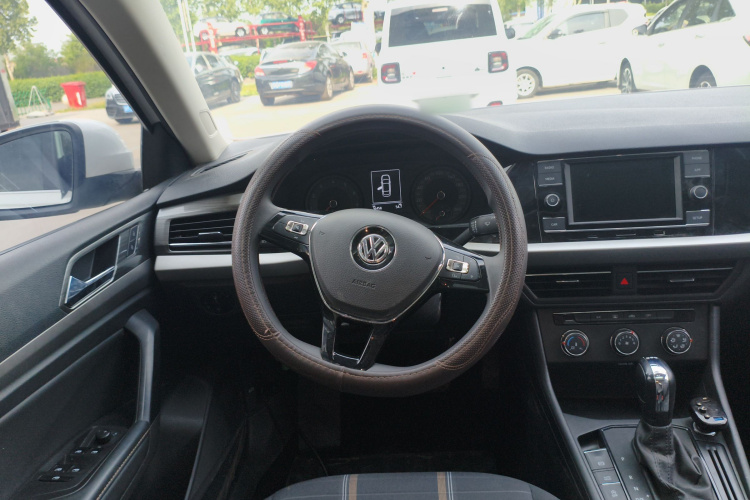 Volkswagen Lavida 2020 car image #11