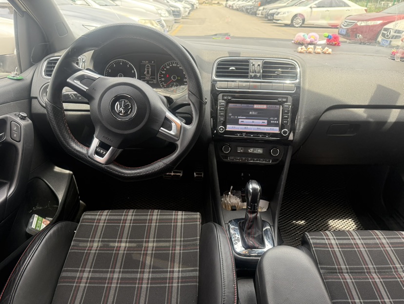Volkswagen Polo 2012 #6 Volkswagen Polo 2012 изображение автомобиля #6