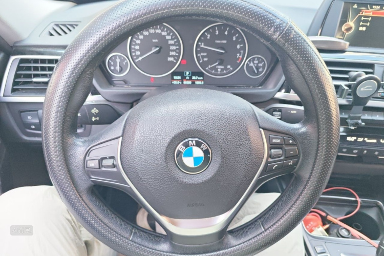 BMW 3 Series 2017 #12 BMW 3 Series 2017 car image #12