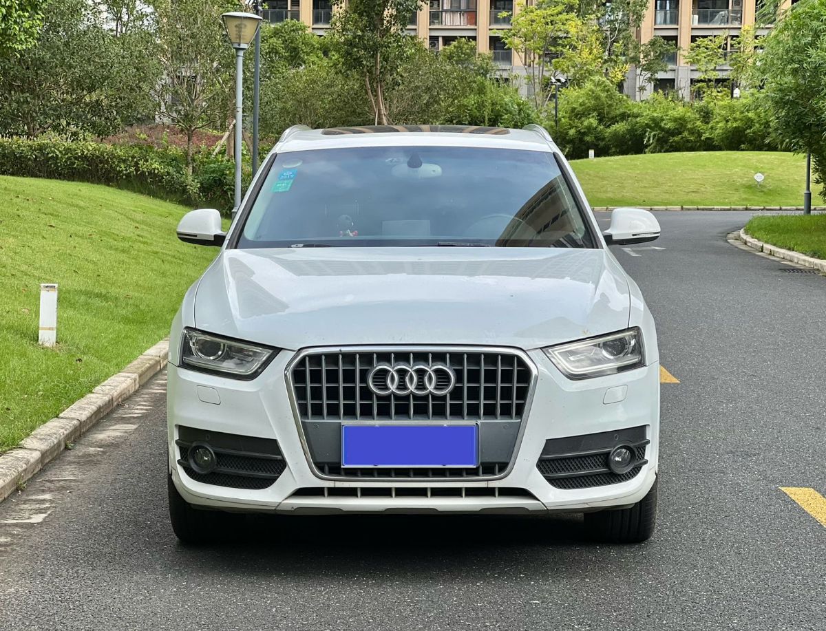 Audi Q3 2015 car image #2