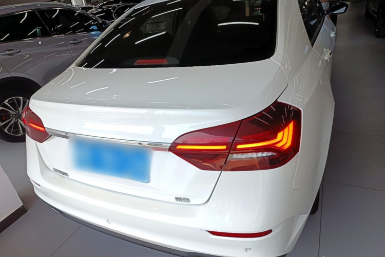 GEELY Emgrand 2021 car image #4