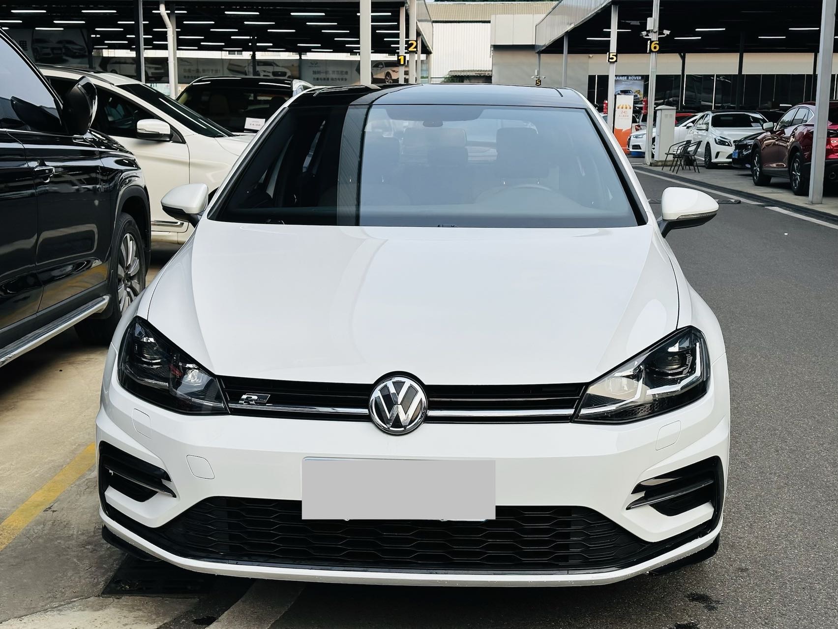 Volkswagen Golf 2020 car image #2