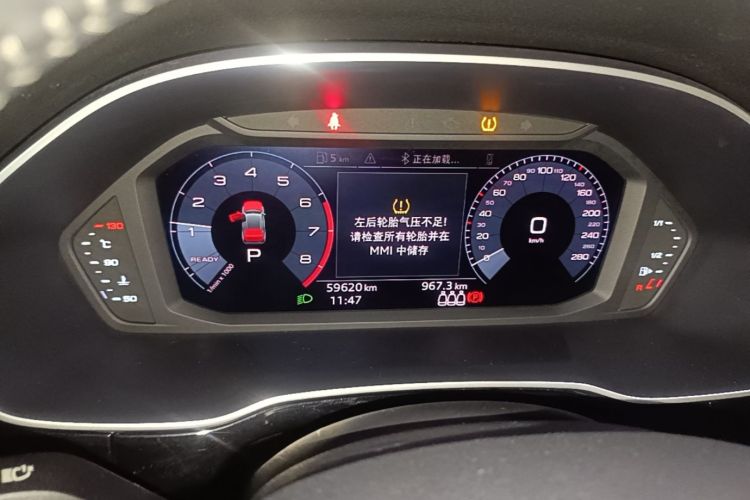 Audi Q3 2019 car image #12