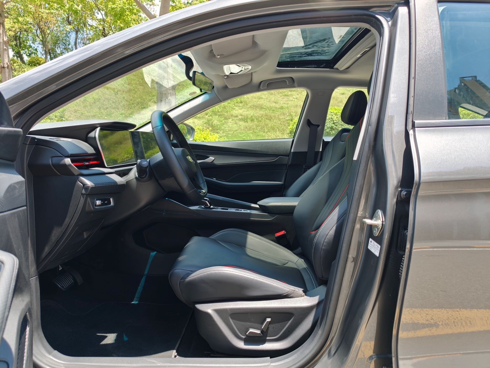 GEELY Binray 2025 imagen de coche #4