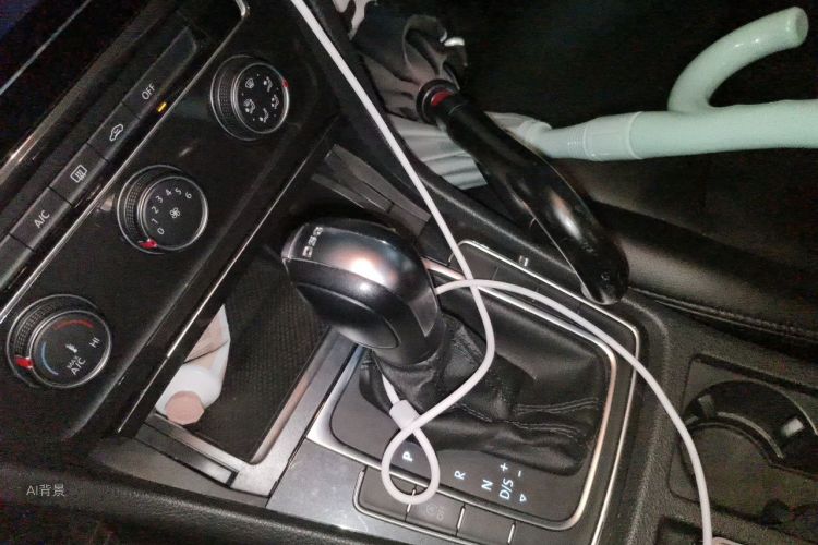 Volkswagen Golf 2020 car image #16