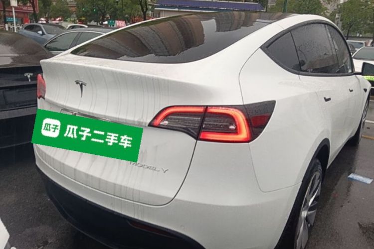 Tesla Model Y 2023 car image #7