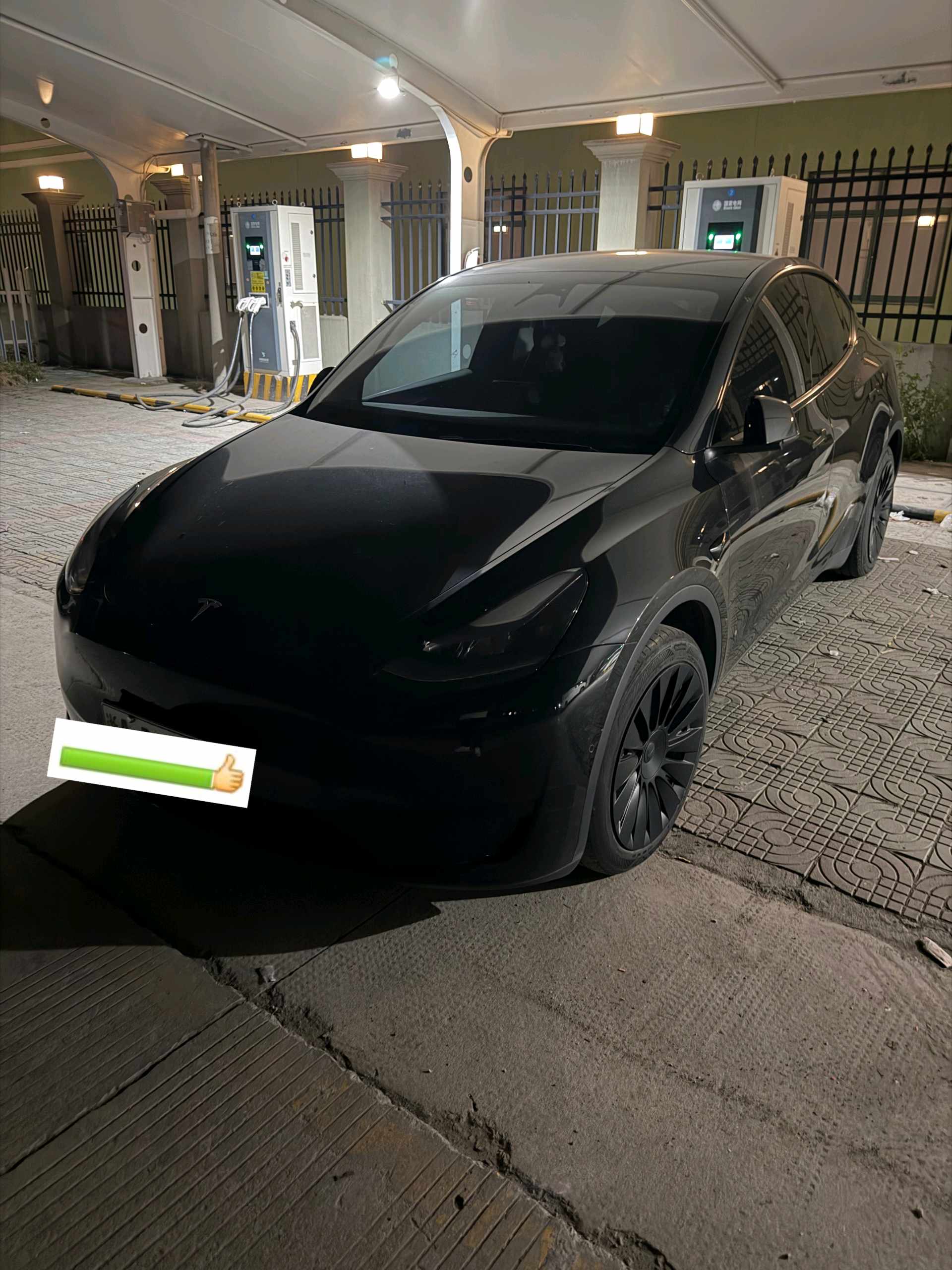 Tesla Model Y 2023 car image 