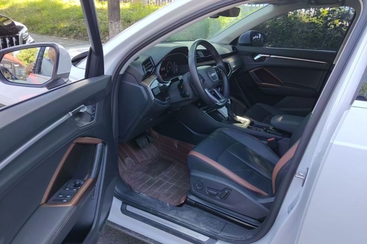 Audi Q3 2020 immagine di auto #12