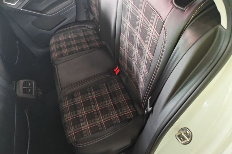 Volkswagen Golf 2018 imagem de carro #17