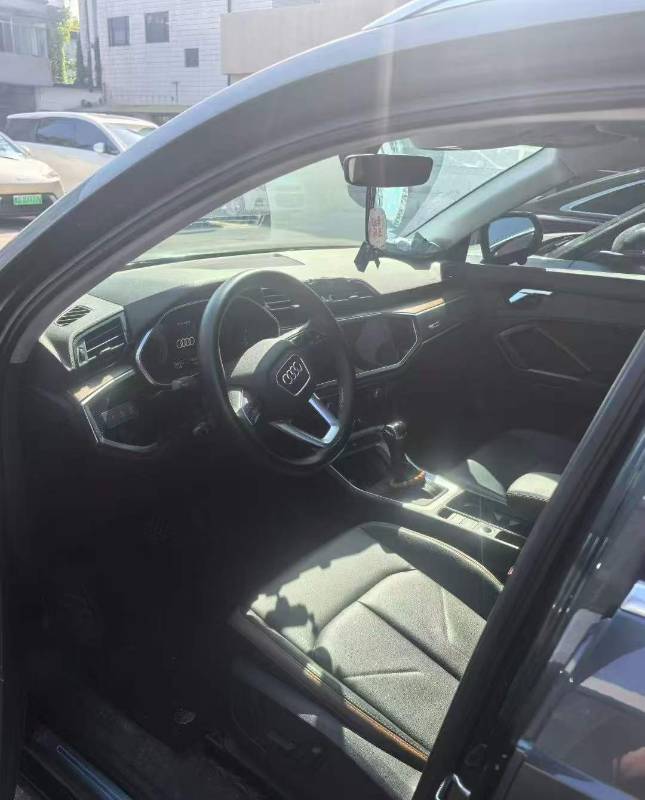 Audi Q3 2023 immagine di auto #2