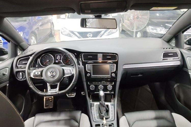 Volkswagen Golf 2017 car image #10