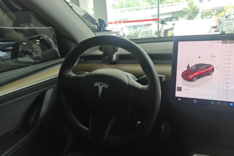 Tesla Model Y 2022 car image #11