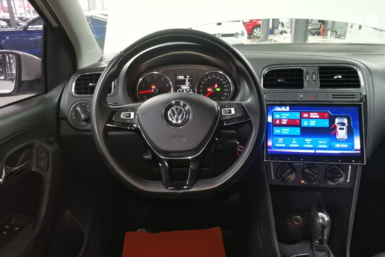 Volkswagen Polo 2017 car image #15
