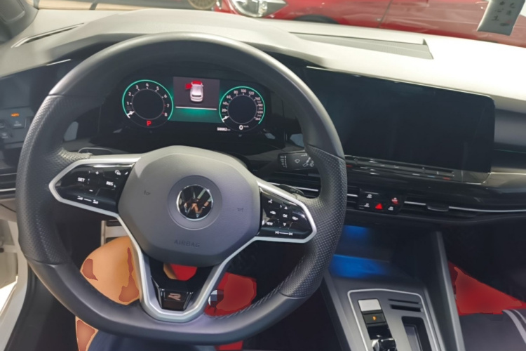 Volkswagen Golf 2023 car image #10