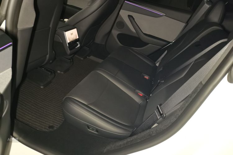 Tesla Model Y 2026 #19 Tesla Model Y 2026 car image #19