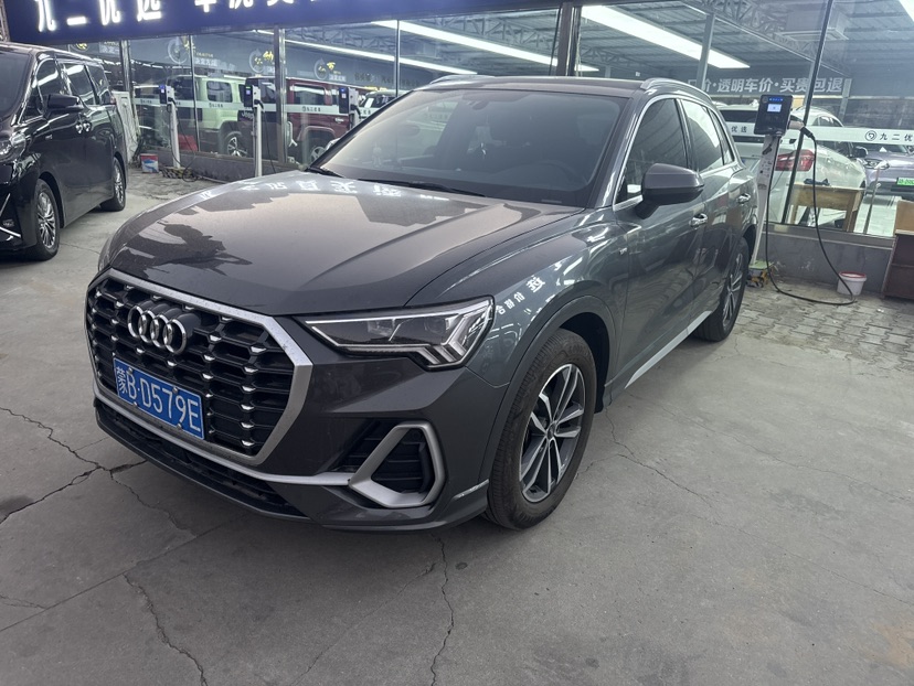 Audi Q3 2021 Audi Q3 2021 immagine di auto