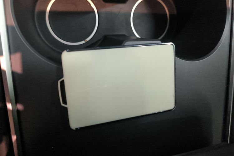 Tesla Model Y 2024 immagine di auto #9