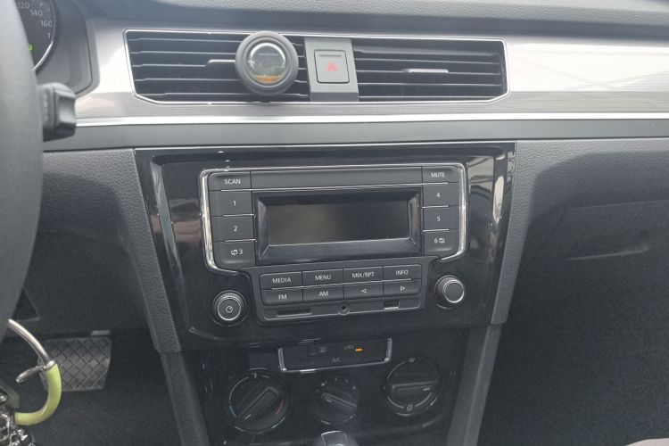 Volkswagen Bora 2022 image de voiture #13