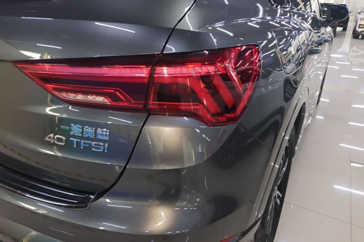 Audi Q3 2020 car image #8