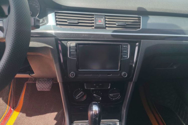 Volkswagen Bora 2017 car image #13