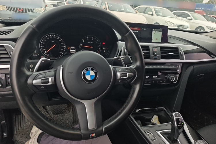 BMW 3 Series 2018 صورة سيارة #10