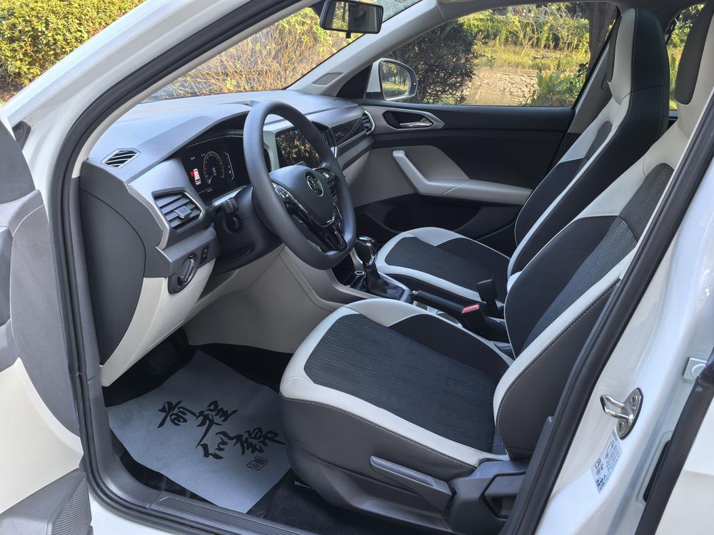 Volkswagen T-Cross 2023 #15 Volkswagen T-Cross 2023 car image #15