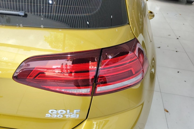 Volkswagen Golf 2018 car image #8