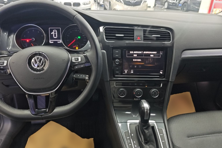 Volkswagen Golf 2019 car image #10
