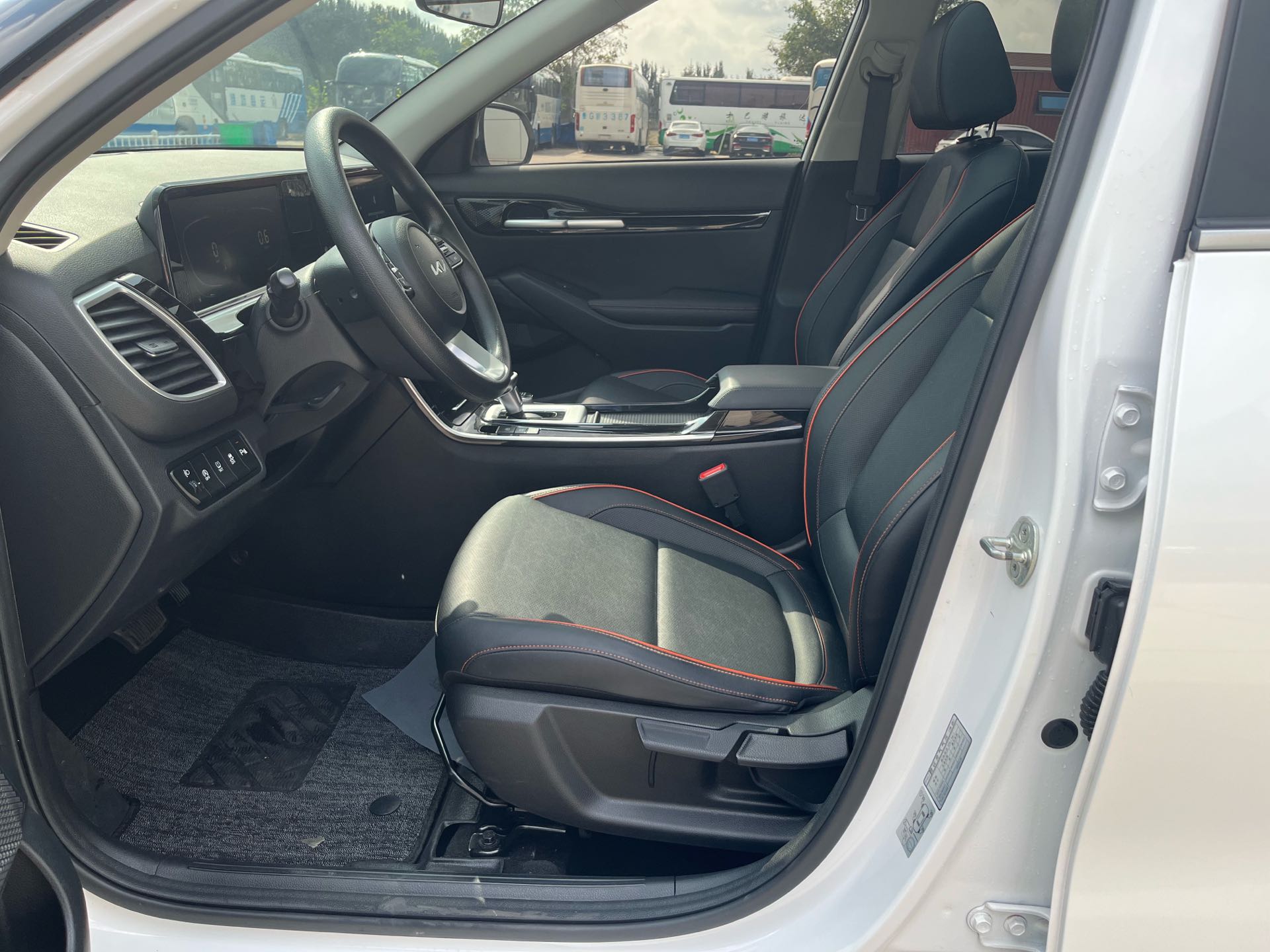 Kia Seltos 2024 immagine di auto #3