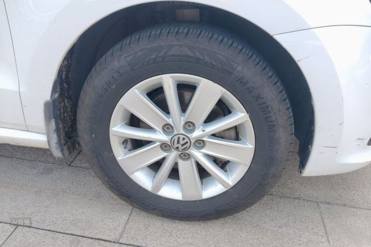 Volkswagen Polo 2017 car image #9